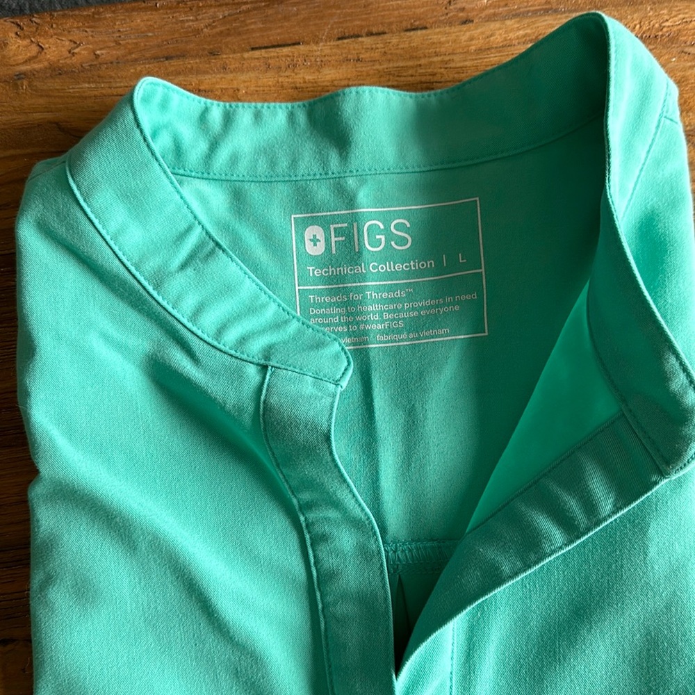 Figs Rafaela in surgical green